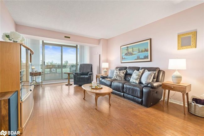 602 - 20 Mcfarlane Dr, House attached with 2 bedrooms, 1 bathrooms and 1 parking in Halton Hills ON | Image 13