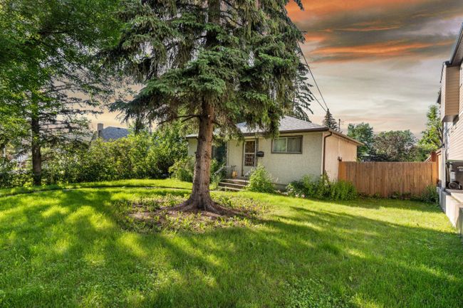 410 29 Avenue Ne, Home with 4 bedrooms, 2 bathrooms and 2 parking in Calgary AB | Image 2