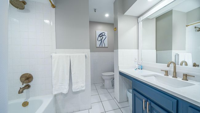 Primary Bathroom | Image 12