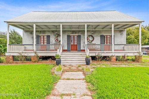 205 Washington St, Breaux Bridge, LA, 70517-5143 | Card Image