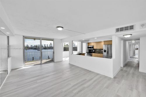 apt-2a-16570 26th Ave, North Miami Beach, FL, 33160-4015 | Card Image