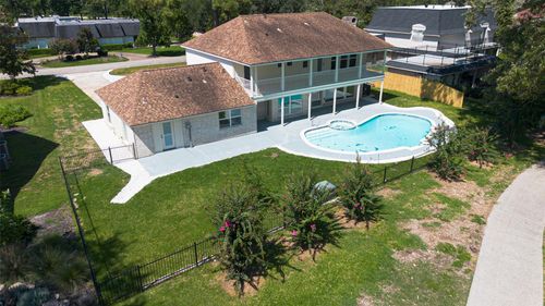 559 Hampton Rd, Conroe, TX, 77302-3729 | Card Image