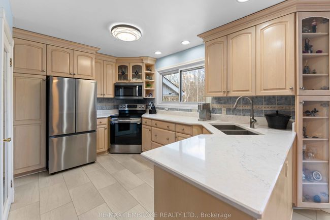 470 Forest Lea Rd, House other with 4 bedrooms, 2 bathrooms and 4 parking in Pembroke ON | Image 15