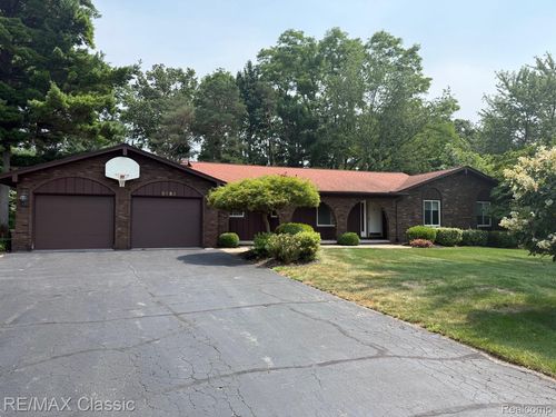 5050 Winewood Ln, Commerce Twp, MI, 48382-1537 | Card Image