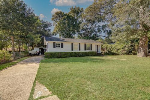 1835 N San Jacinto St, Liberty, TX, 77575-3239 | Card Image