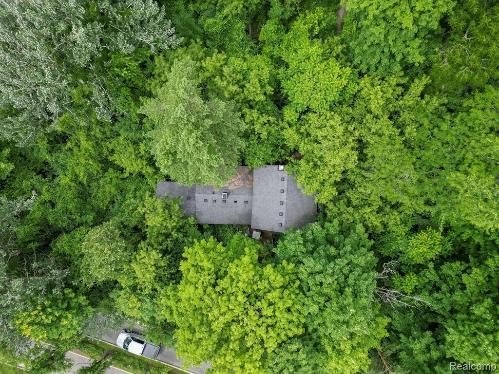 8 Mile Rd, Northville, MI 48167