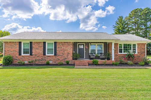 1041 Jackson Dr, Pulaski, TN, 38478-4724 | Card Image