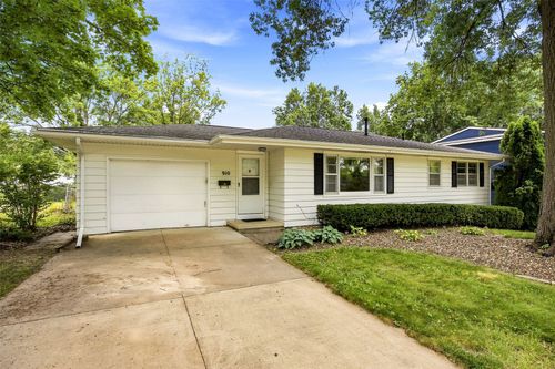 910 Talwrn Ct, Iowa City, IA, 52246-4823 | Card Image