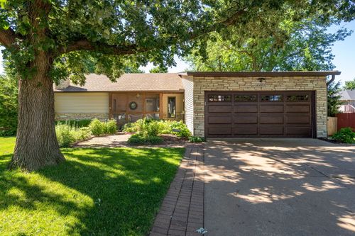 4405 Montclair Ct, Bettendorf, IA, 52722-2226 | Card Image