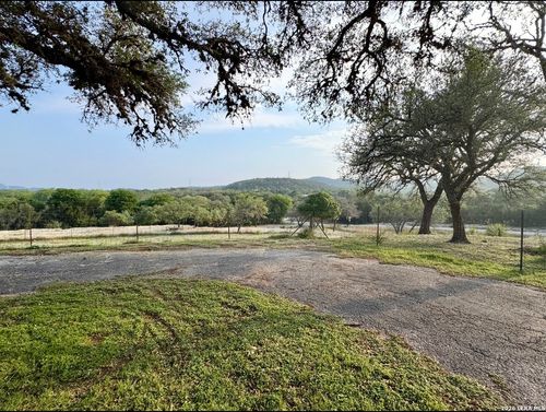 135 Walnut Grove Rd, Boerne, TX, 78006-6223 | Card Image