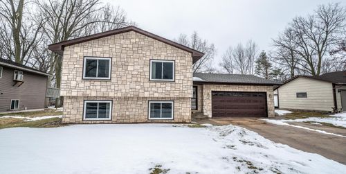 768 Hiawatha Ave, Vadnais Heights, MN, 55127-5117 | Card Image