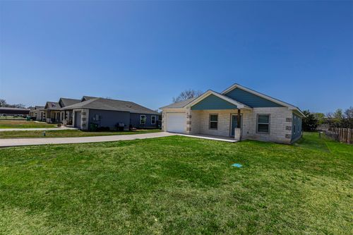 102 Avenue B, Moody, TX, 76557-3657 | Card Image