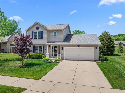1514 Ravine Forest Drive, West Bend, WI, 53090 | Card Image