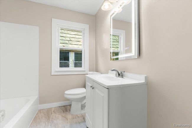 3225 Leslie St, House other with 3 bedrooms, 2 bathrooms and null parking in Detroit MI | Image 18