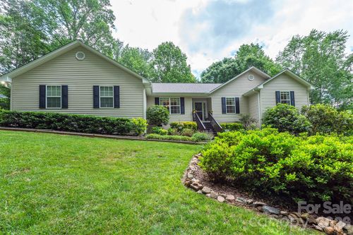 8 Shadowbrook Dr, Weaverville, NC, 28787-9444 | Card Image