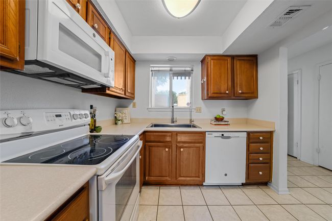 9818 Amberton Pkwy, Townhouse with 3 bedrooms, 3 bathrooms and null parking in Dallas TX | Image 11