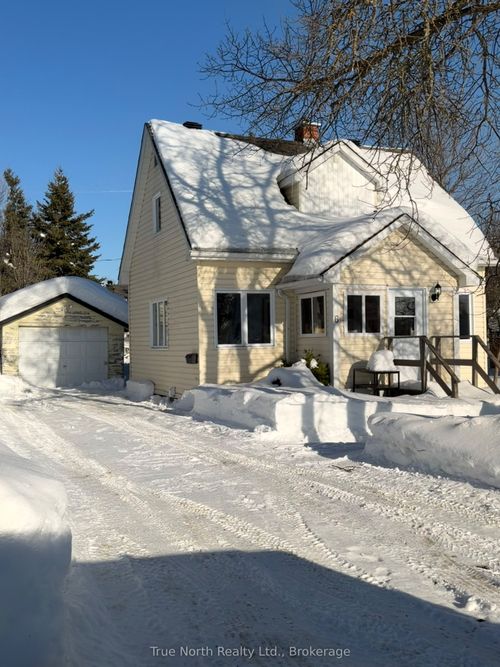 6 Dominion Avenue, Kapuskasing, ON, P5N1N6 | Card Image