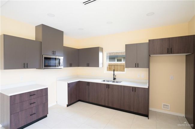 2304 San Pascual St, House other with 3 bedrooms, 2 bathrooms and 1 parking in San Juan TX | Image 4