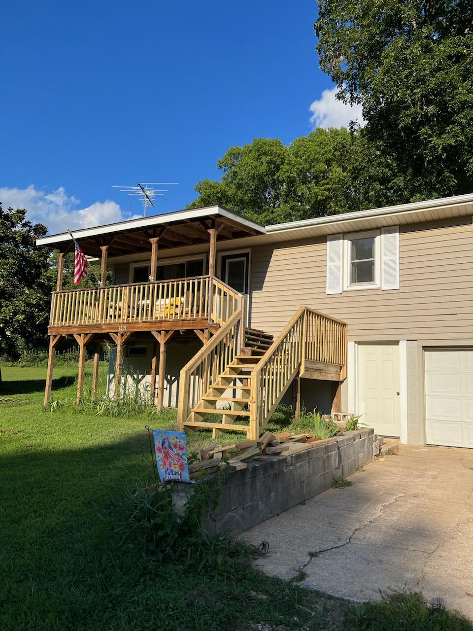 Oakhill Dr, Cassville, MO 65625