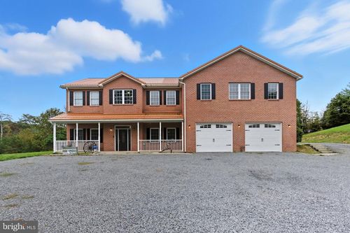 373 Whissen Ln, Berkeley Springs, WV, 25411-6823 | Card Image