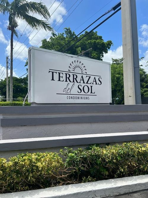 apt-101-2670 W 76th St, Hialeah, FL, 33016-5629 | Card Image