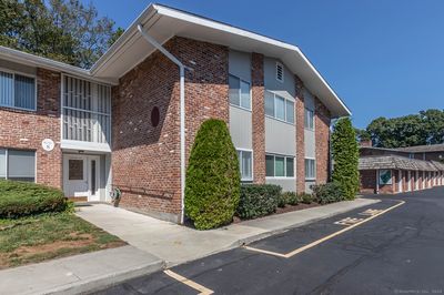 200 - 200 Southport Woods Drive, Condo with 3 bedrooms, 2 bathrooms and 1 parking in Fairfield CT | Image 1