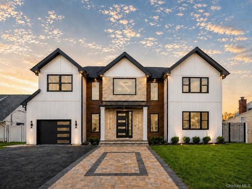 39 Forest Ln, Westbury, NY, 11590-6532 | Card Image