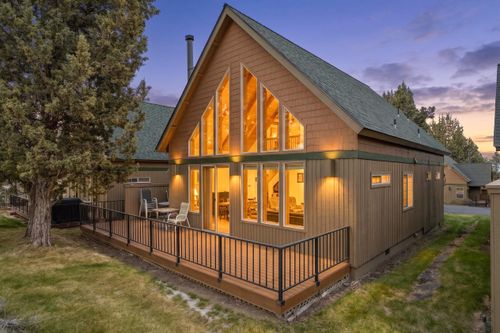 1643 Prairie Falcon Dr, Redmond, OR, 97756-7354 | Card Image