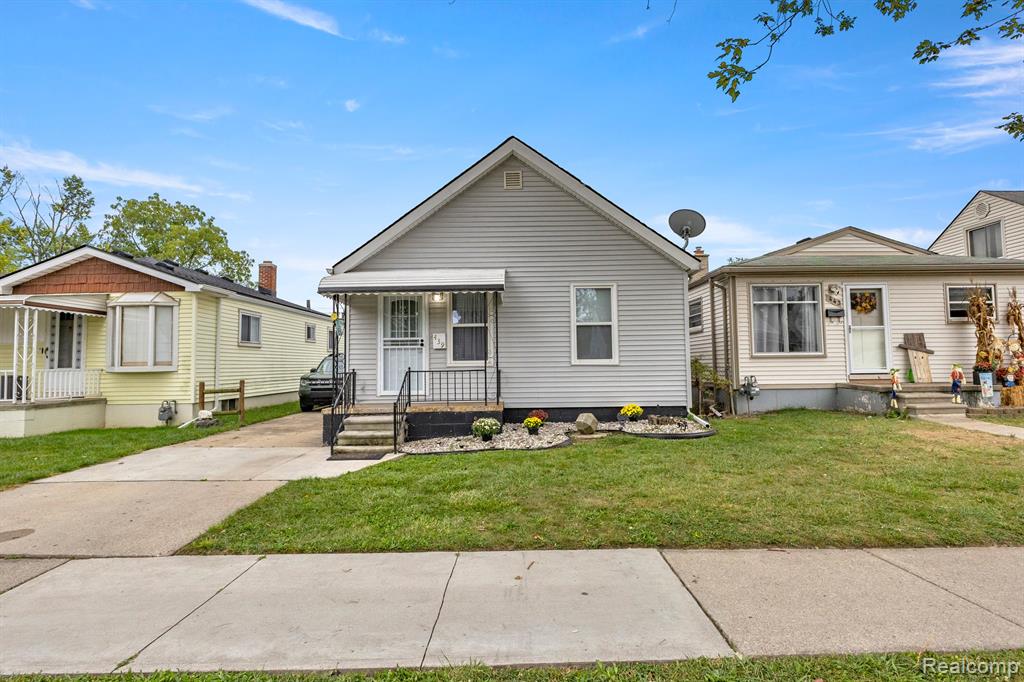 Garfield Ave, Lincoln Park, MI 48146