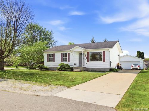 685 Heather Ln, Marysville, MI, 48040-1593 | Card Image