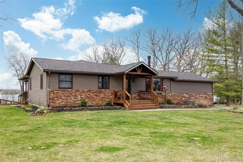 4609 Parker Dr, Howell, MI, 48843-8943 | Card Image