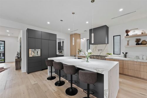 1906 W 14th St, Houston, TX, 77008-3410 | Card Image