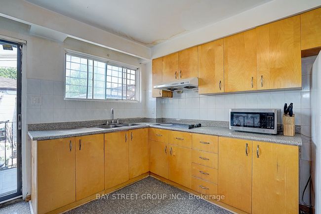 144 Wolseley St, House attached with 7 bedrooms, 3 bathrooms and null parking in Toronto ON | Image 6