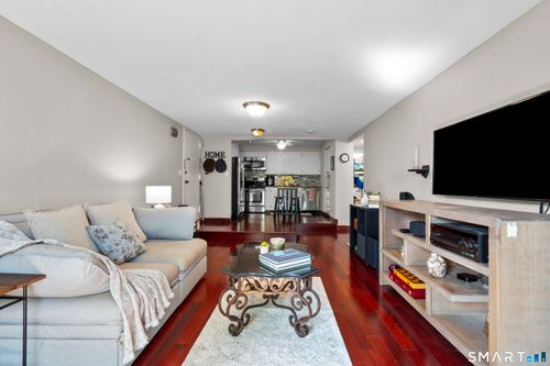 369-369 Walden Green Rd, Branford, CT, 06405-5854 | Card Image