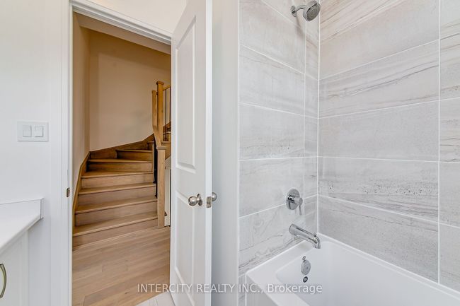 29 Albert Firman Lane, House attached with 3 bedrooms, 4 bathrooms and null parking in Markham ON | Image 32