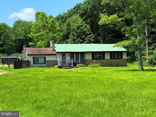 2221 Pleasant Valley Rd, NEWARK, DE, 19702-2105 | Card Image