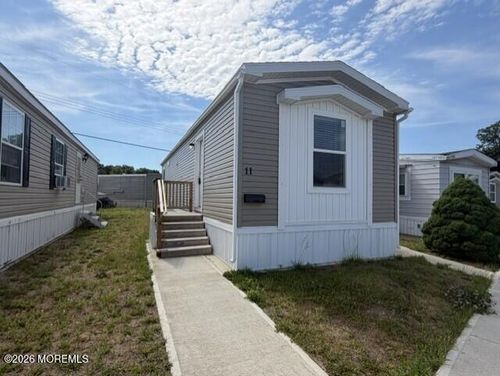 11 Avenue B, Keansburg, NJ, 07734-3281 | Card Image