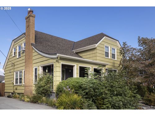 323 Se Cowls St, Mcminnville, OR, 97128-6009 | Card Image