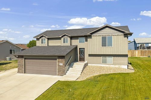 4825 Parkview Dr, Rapid City, SD, 57701-6320 | Card Image