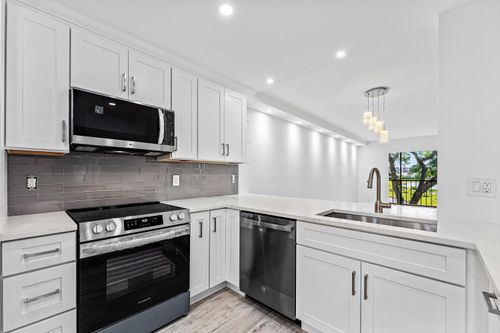 208-7192 Huntington Ln, Delray Beach, FL, 33446-2537 | Card Image