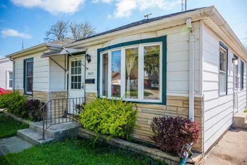 5923 44th Avenue, Kenosha, WI, 53144 | Card Image