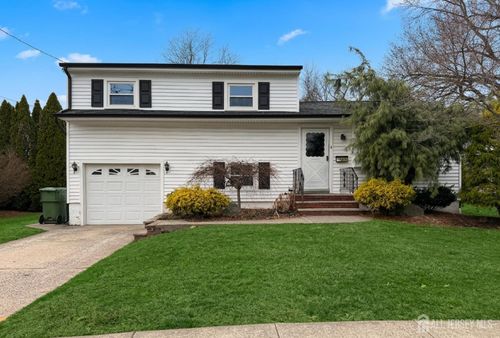 8 Finley Rd, Edison, NJ, 08817-3826 | Card Image