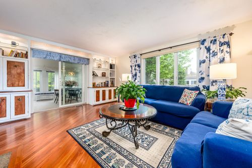 1 Woods Edge Ln, Mashpee, MA, 02649-2854 | Card Image
