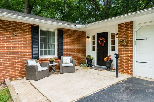 855 Singing Hills Ln, Columbus, OH, 43235-1250 | Card Image