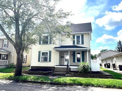 318 S River St, Newcomerstown, OH, 43832-1152 | Card Image