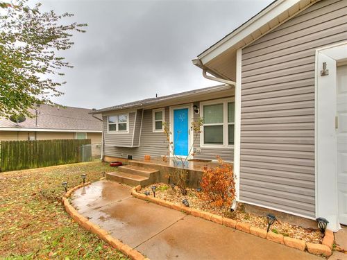 1017 S Anderson Rd, Choctaw, OK, 73020-7215 | Card Image