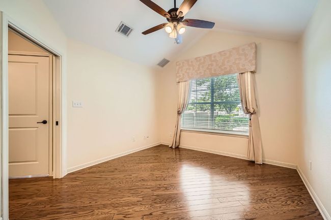 Guest Bedroom | Image 15
