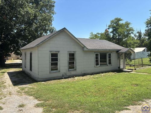 330 Pine Rd, Cottonwood Falls, KS, 66845-2858 | Card Image