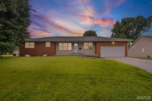 100 Winchester Dr, Belleville, IL, 62223-3626 | Card Image