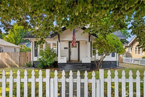 1702 Griffin Ave, Enumclaw, WA, 98022-2823 | Card Image